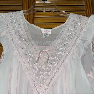 Vintage Carriage Court V Neck Short Sleeve Pink‎ Nightgown Size Medium
